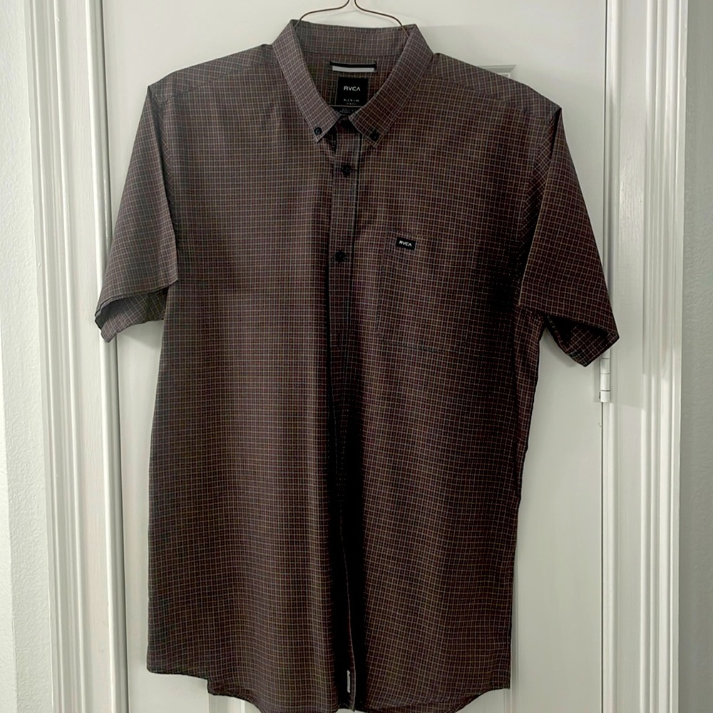 Short sleeve RVCA button down.  Mint condition